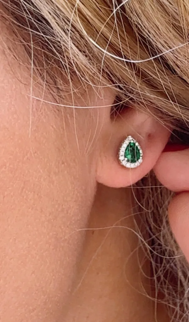 0.66carat Pear Shape Green Emerald Diamond Stud Earrings