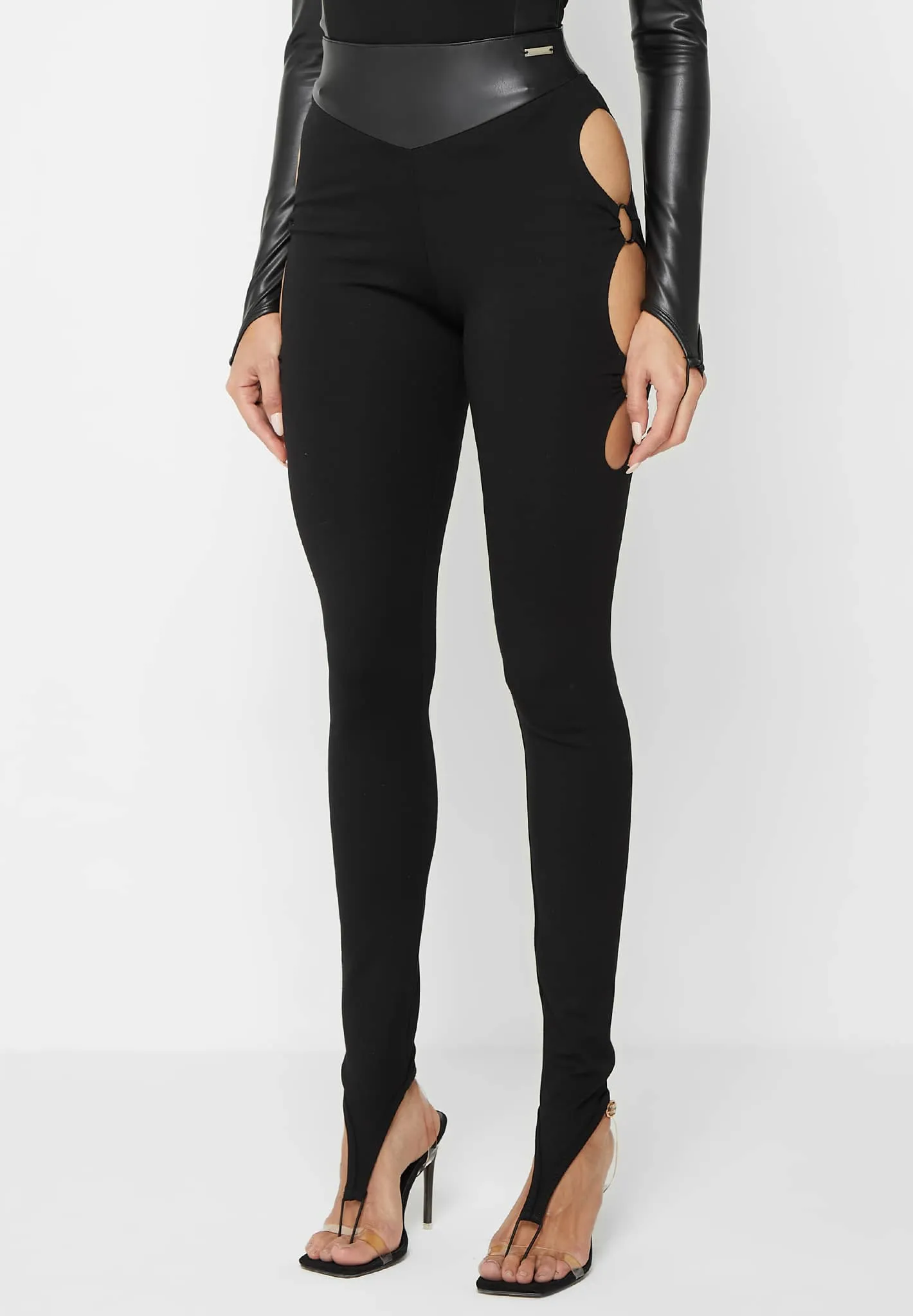 Cut-Out O-Ring Leggings  - Black