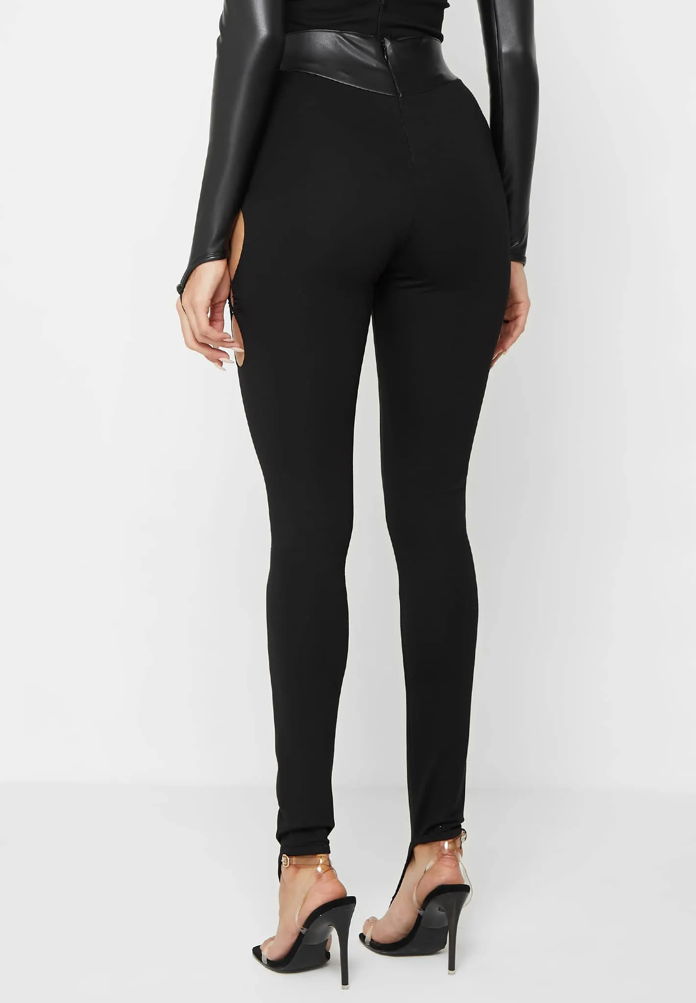 Cut-Out O-Ring Leggings  - Black