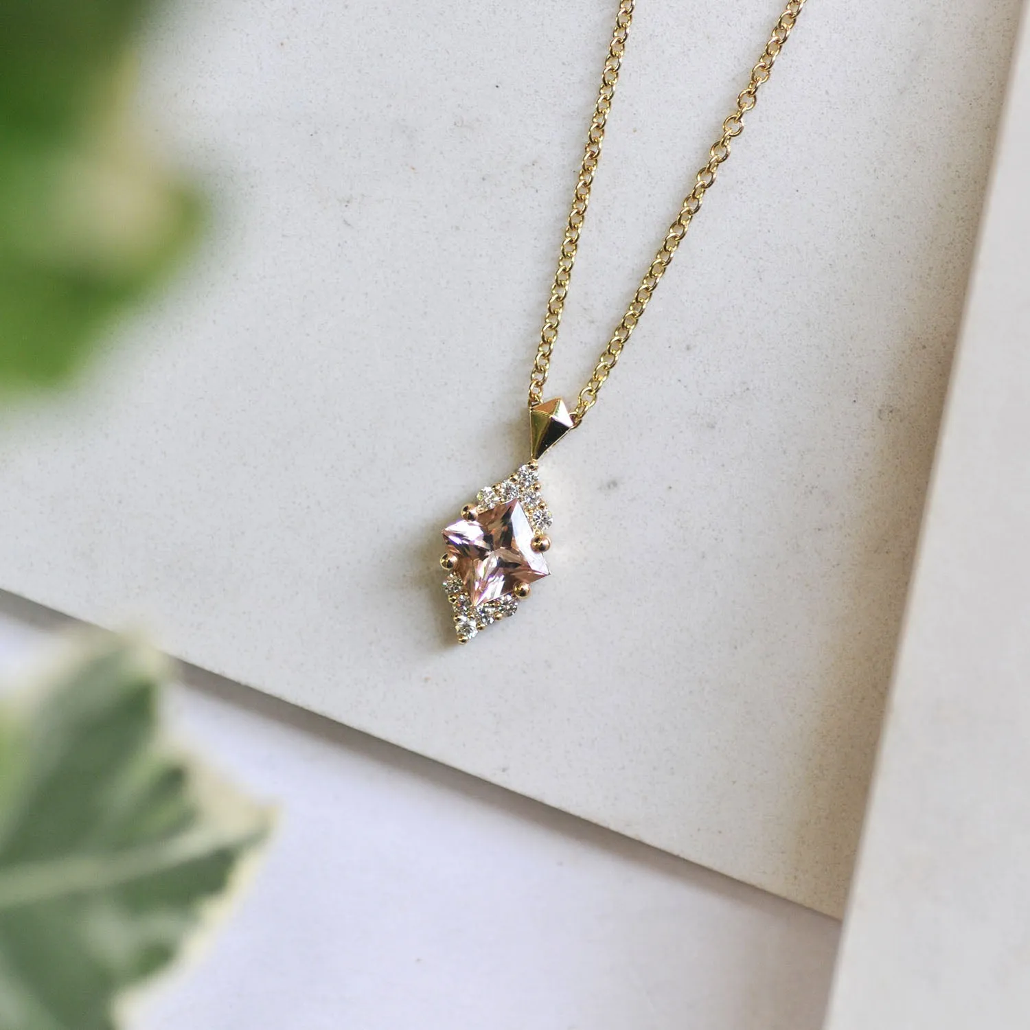 Juliette Necklace With Diamonds and Morganite