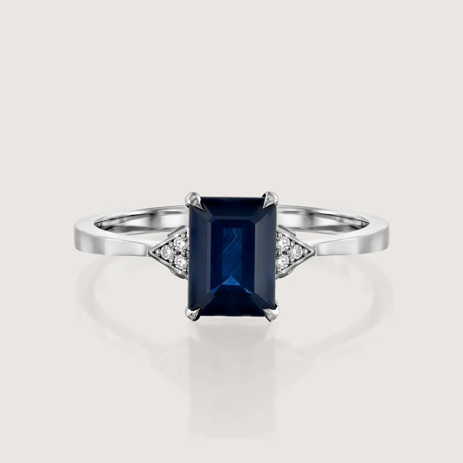 Meghan Ring With Sapphire and diamonds