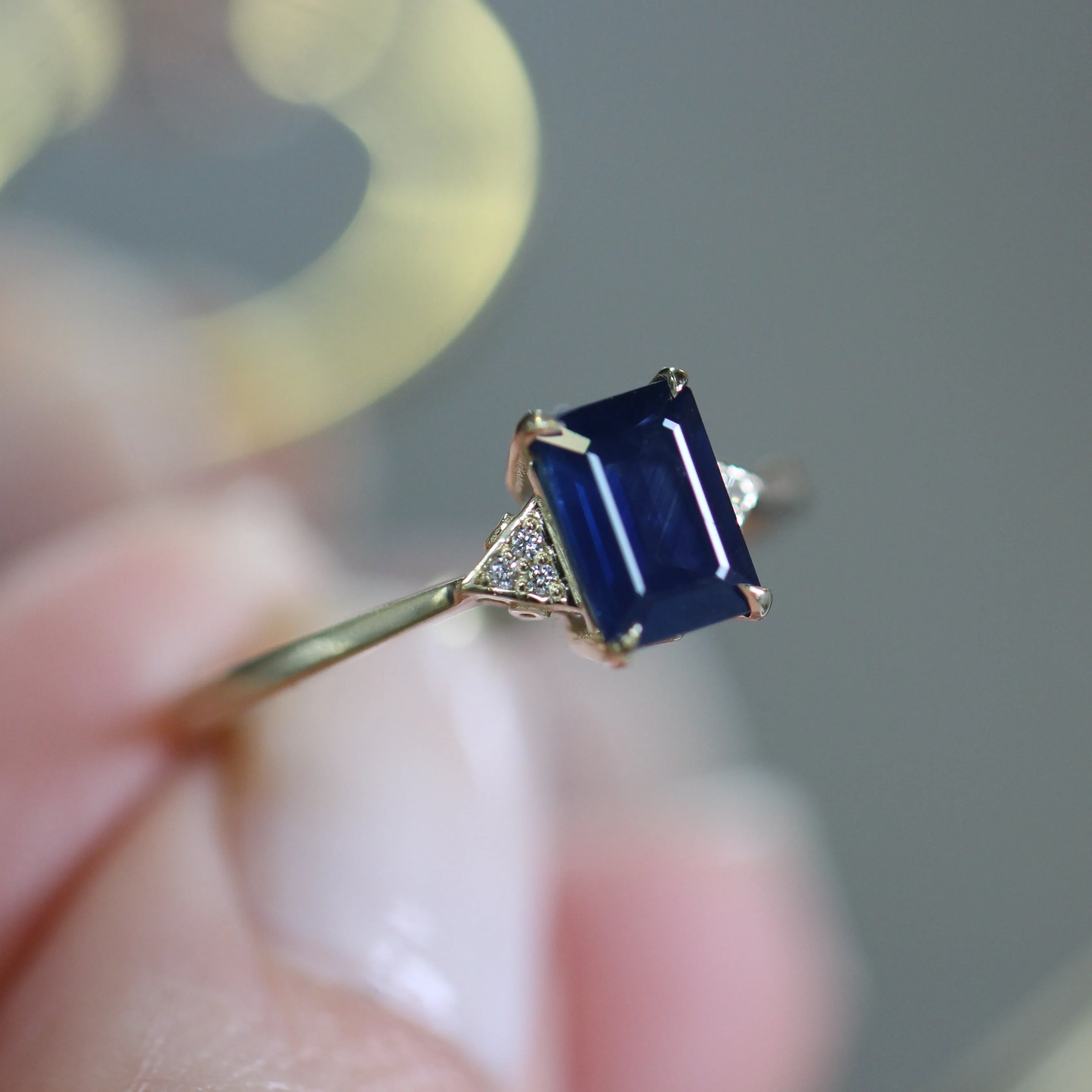 Meghan Ring With Sapphire and diamonds