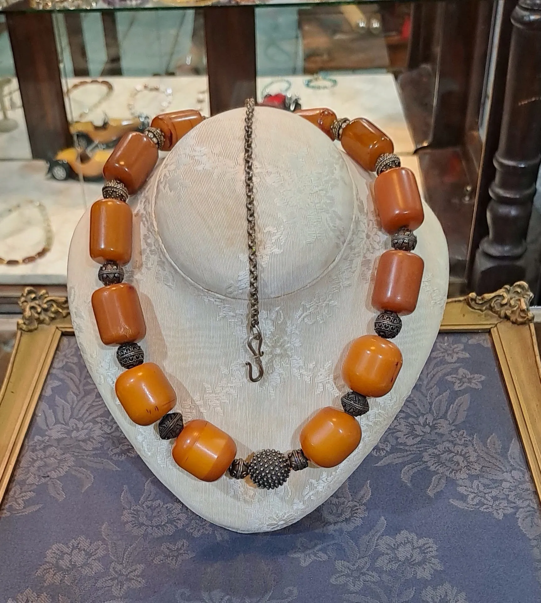 Necklace in sterling silver with authentic amber