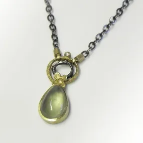 PREHNITE CABOCHON AND SAPPHIRE NECKLACE