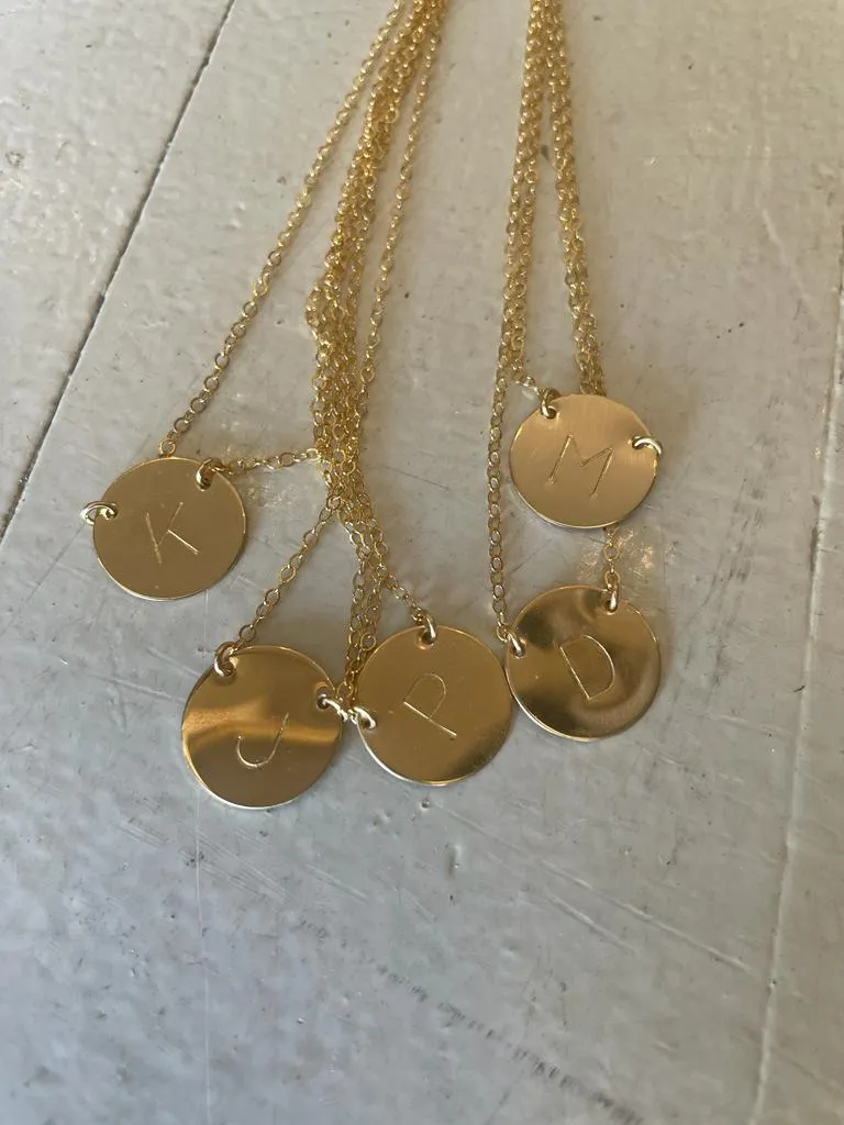 THE CHLOE INITIAL DISC NECKLACE | Gold