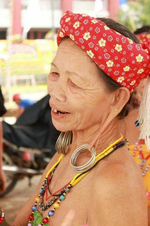 Unique Vintage Hand Crafted Ethnic Amber & Older Glass Trade Beads Necklace, Orang Ulu, Iban & Dayak tribal wear, also Local Currency, Borneo: NECK33   1 Flapper Coconut necklace