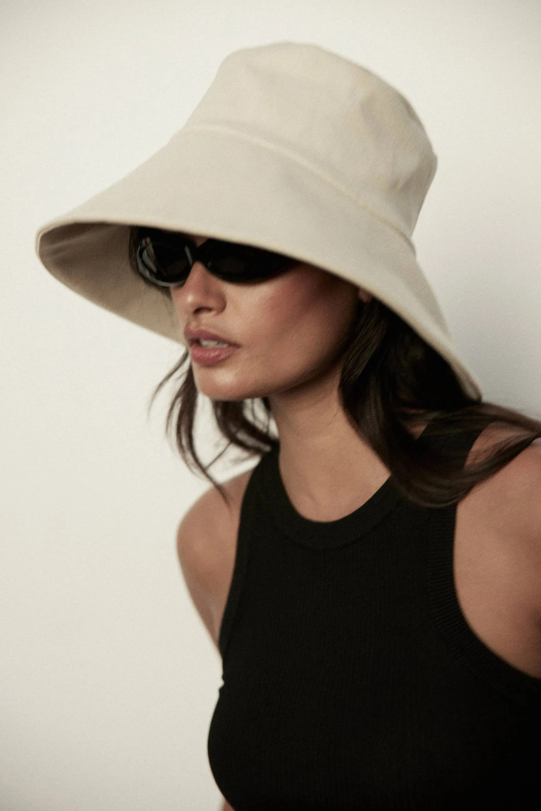 Walker Bucket Hat in Off White